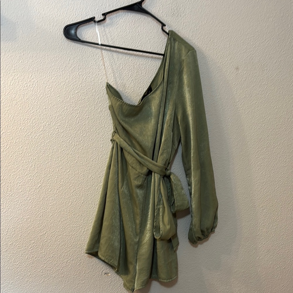 NWT VNTG green asymmetrical romper